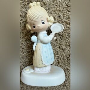 🎀3/$25🎀 Precious Moments Figurine - ‘Eggs Over Easy’